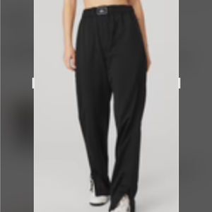 Pre-owned. – ALO prizewinner pants. Size medium.